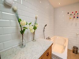 Stylish Stay Near Forest