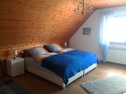 Cozy Apartment With Private Garden in Nisterau