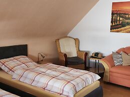 Cozy Apartment With Private Garden in Nisterau