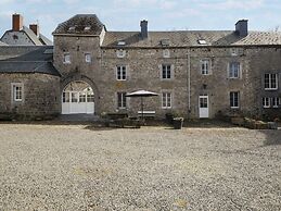 Charming Farmhouse in Ouffet for 7