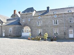 Annexe of a Magnificent 17th-farm, Tastefully Renovated, in the Countr