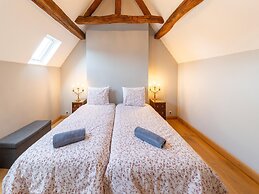 Charming Farmhouse in Ouffet for 7