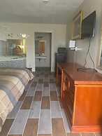 Country Club Inn & Suites