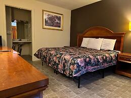Country Club Inn & Suites