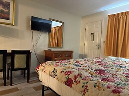 Country Club Inn & Suites
