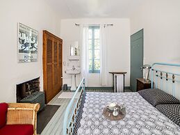 Former Train Station With Private Heated Swimming Pool & Fantastic Gar