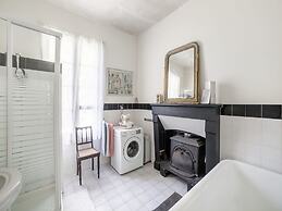 Former Train Station With Private Heated Swimming Pool & Fantastic Gar