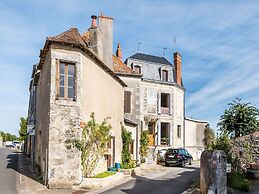 Former Train Station With Private Heated Swimming Pool & Fantastic Gar