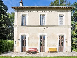 Former Train Station With Private Heated Swimming Pool & Fantastic Gar