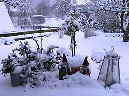 Cosy Holiday Home With Garden