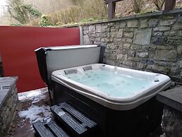 Cottage With Bubble Bath