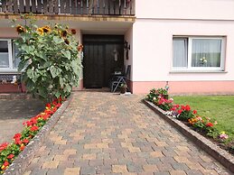Cozy Apartment in Strotzbüsch near Eifel Center