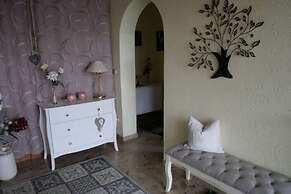 Cozy Apartment in Strotzbüsch near Eifel Center