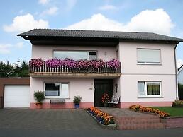 Cozy Apartment in Strotzbüsch near Eifel Center