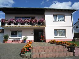 Cozy Apartment in Strotzbüsch near Eifel Center