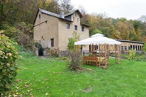 Idyllic Studio near Forest