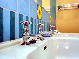 Vintage Holiday Home in Durbuy With Terrace, Garden, Parking