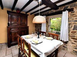 Vintage Holiday Home in Durbuy With Terrace, Garden, Parking