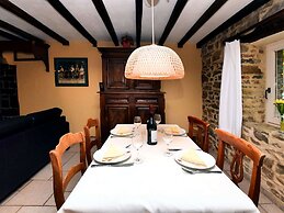 Vintage Holiday Home in Durbuy With Terrace, Garden, Parking