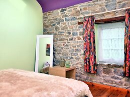 Vintage Holiday Home in Durbuy With Terrace, Garden, Parking