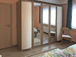 Apartment in Ellar With Garden