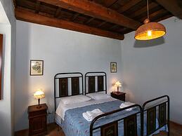 Cozy Cottage in Abbateggio With Garden
