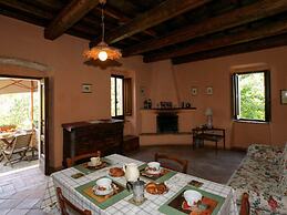 Cozy Cottage in Abbateggio With Garden