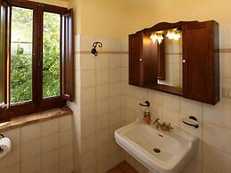 Cozy Cottage in Abbateggio With Garden