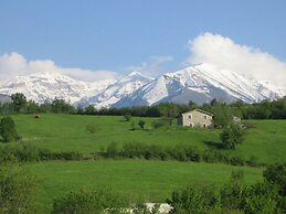 Cozy Cottage in Abbateggio With Garden