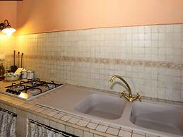 Cozy Cottage in Abbateggio With Garden