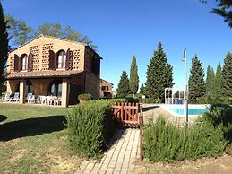 With Pool and air Conditioning