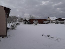 Idyllic Bungalow with Garden in Pepelow near Seabeach