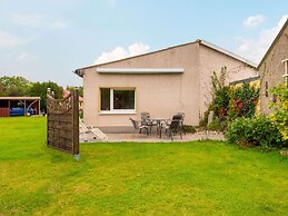 Idyllic Bungalow with Garden in Pepelow near Seabeach