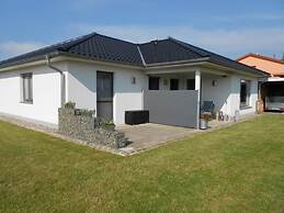 Spacious Apartment with Garden near Sea in Kröpelin