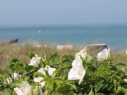 Spacious Apartment with Garden near Sea in Kröpelin