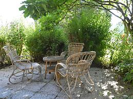 Spacious House With Beautiful Terrace