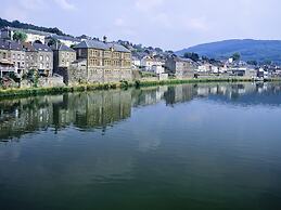 Spacious House With Beautiful Terrace