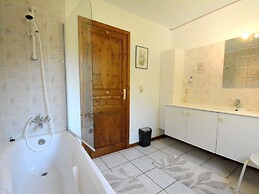 Spacious House With Beautiful Terrace