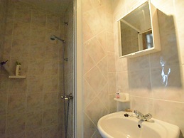 Spacious House With Beautiful Terrace