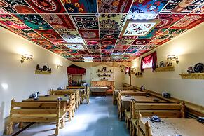 Hotel Billuri Sitora