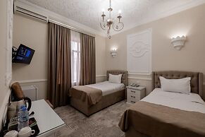 Hotel Billuri Sitora