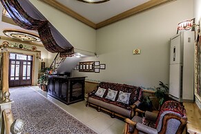 Hotel Billuri Sitora