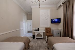 Hotel Billuri Sitora