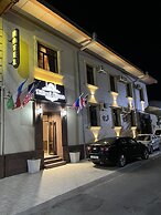 Hotel Billuri Sitora
