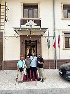 Hotel Billuri Sitora