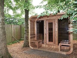 Farmhouse in Noardburgum With Sauna and Hottub