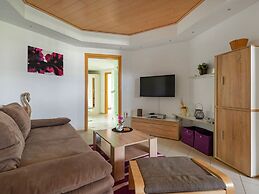 Apartment With Fenced Garden in Faid