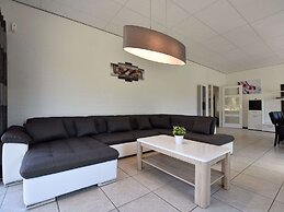 Luxury Holiday Home in the South of Limburg Province with Hot Tub, Sau