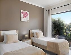 Spacious Villa in Salir de Mato With Private Pool, Terrace