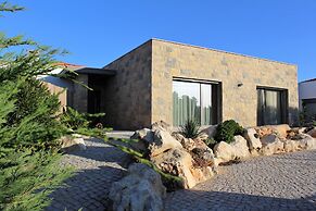Spacious Villa in Salir de Mato With Private Pool, Terrace